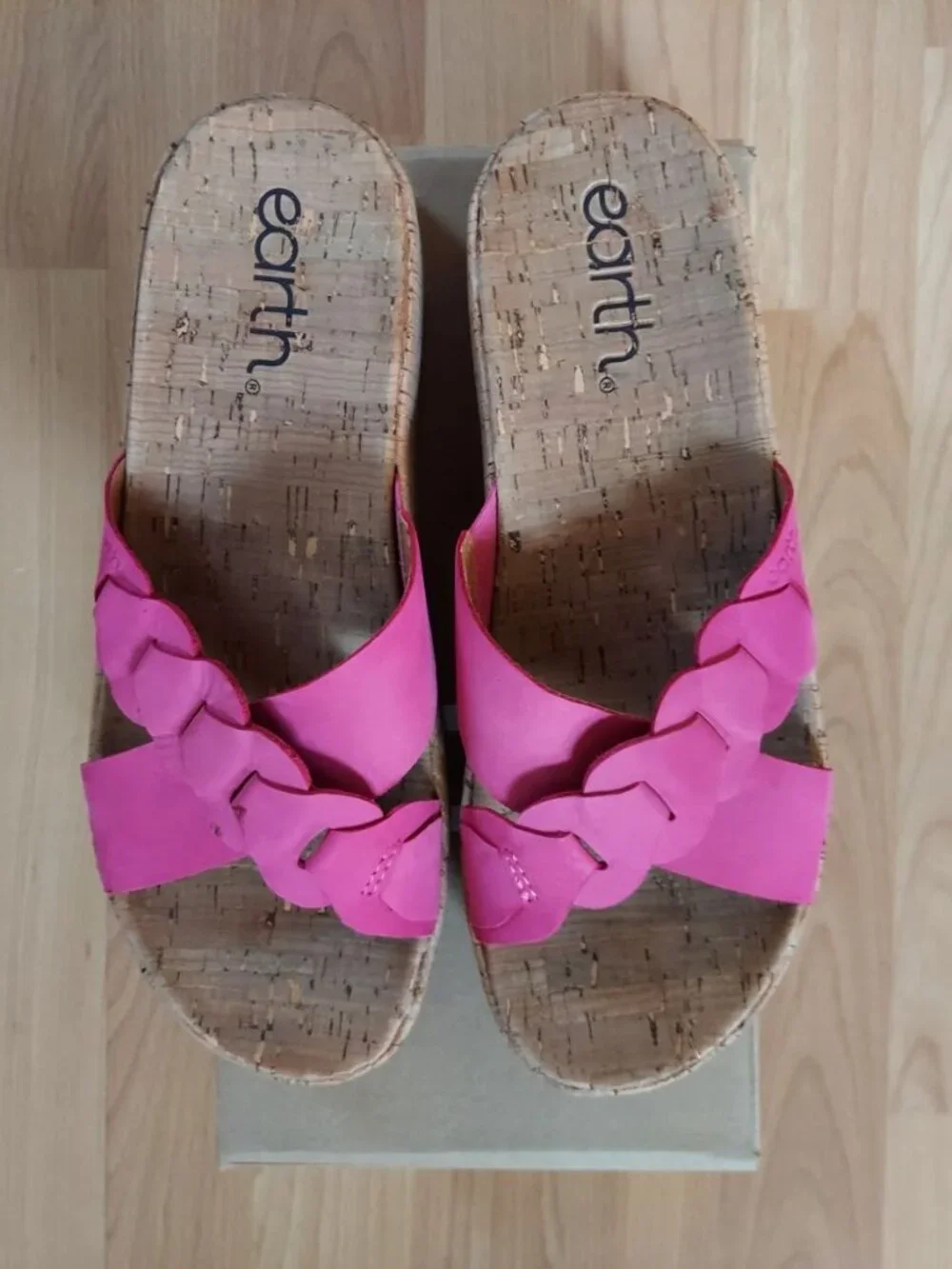 Earth Women's Scotti Slip-On Platform Wedge Sandals - Size 9 - Like New